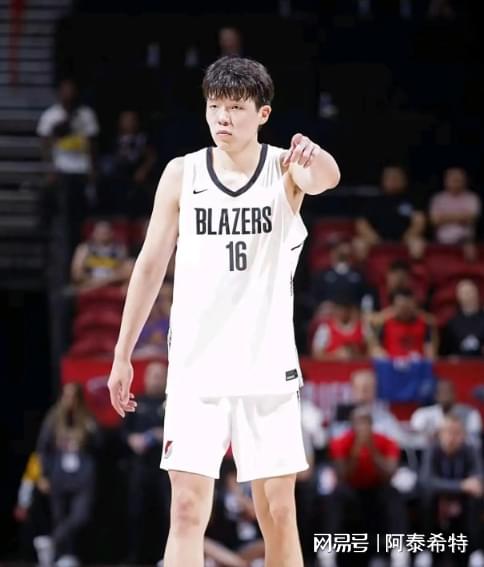 人人生 19分大胜不是焦点！开拓者队记一句话，杨瀚森核心地位彻底稳了