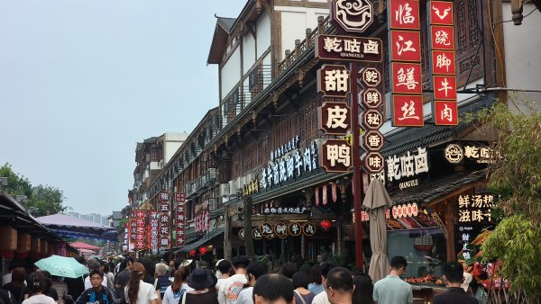 鼎泽配资 “舌尖上的非遗古镇” 乐山苏稽古镇用一道美食招来客人｜活力中国调研行